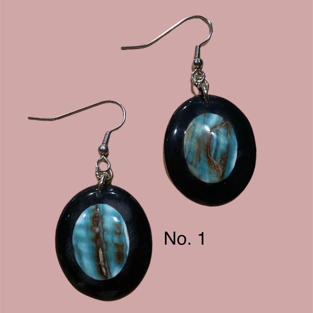 Green Turbo Oval Earring (Shell)